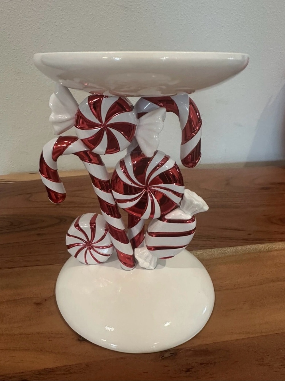 Bath & Body Works: 3-Wick Candle Christmas Peppermint Pedestal In Original Box - Picture 2 of 8